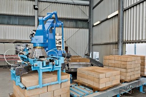  Der Roboter ist stets mit Be- und Entladen beschäftigt – das reduziert ­Leerlaufzeiten und sorgt für maximale Effizienz 