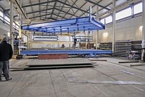  The adjustable lifting beam in operation 