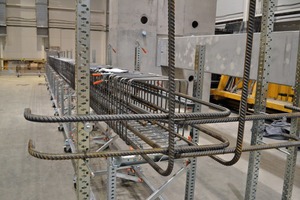 Eine 13 m lange Stütze auf dem Jiggelo-System. Für die Herstellung des ­Sockels dieses Bauteils wurde ein gesondertes System eingesetzt  