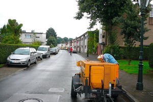  Abb. 9 Kompressor mit hydraulischer Seilwinde am Zielschacht. Die enge Straße war jederzeit befahrbar. 