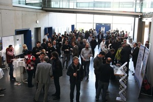  Neben dem Hörsaal in der Hochschule Regensburg war auch die Begleitausstellung im Foyer sehr gut besucht 