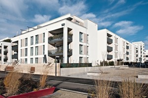  In the new “Bahnstadt” residential development located in the city center of Heidelberg, Schöck Isokorb load-bearing thermal insulation elements reliably prevent heat dissipation via the linear thermal bridge below the ­balcony door or wall base 