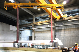  1At Dreßler Bau, the use of the lifting/turning beam results in enormous time savings in the production process 