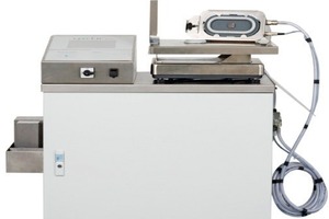  Fig. 19 Measurement for quality coontrol of no-slump concretes (density, compaction of core- and face-concrete) [BFT 4/2009 ].Abb. 19 Messgeräte für die Qualitätskontrolle erdfeuchter Produkte (Rohdichte sowie Verdichtungsqualität Vorsatz- und Kernbeton) [BFT 4/2009 ]. 