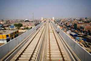  Railroad in section V, and construction process at the station platform of Santa Rosa 