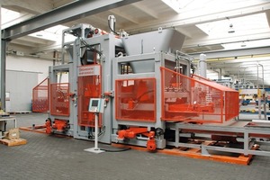  Fig. 4 The new SHP5000C block machine. 