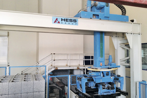  Hess Servo-Pak 700 with electric gripper 