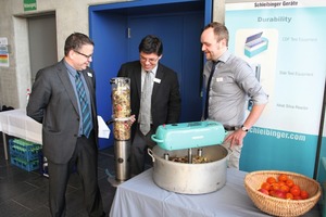  General Manager, Markus Greim (left), presented a global innovation of Schleibinger Geräte Teubert u. Greim GmbH with the so-called „Sliper“ 