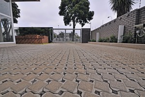  The 80 mm Uni-Ecolok block is ideal for ­driveways, car parks, streets, light and heavy-duty industrial yards, as well as bus terminals and sub­urban arteries 