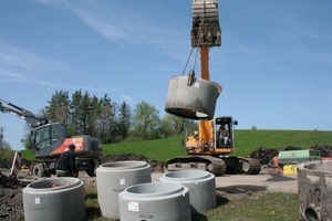  Fig. 12 a bis c Installation of milling manhole bases at a site in German region „Allgäu“. 