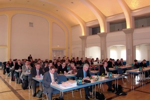  Abb. 1 Seminarteilnehmer im Auditorium des Dyckerhoff-Werks in Wiesbaden.  