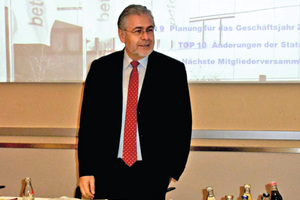 Der SLG-Vorsitzende Martin Kronimus begrüßte über 30 Vertreter aus SLG-Mitgliedsunternehmen  