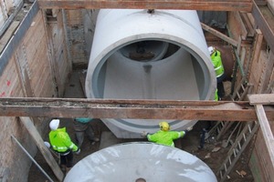  Fig. 3 A new water supply and sewer network with DW high-performance reinforced-concrete pipes with nominal width of up to 2200mm was created long before the construction site for the Libeskind project directly next to the construction work on the underground station was cleared.  