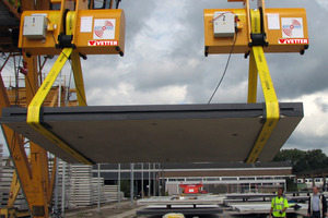  Turning of a precast concrete component using two load turning devices Rotomax 