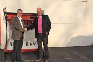  Dr.-Ing. Peter Dauben, Managing Director of the Rampf Group (left) and Daniel Bregeon, CEO of F3B, seal the takeover deal 