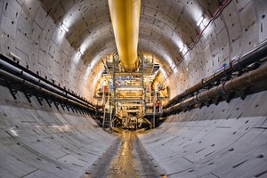  Blick in den Tunnel vor dem Ausbau mit zweistöckiger Fahrbahn 