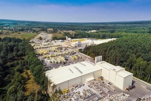  View of the plant with the new production facility in the foreground 