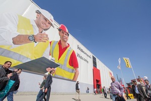  Ein echter Hingucker – das Peri-Messezelt im Freigelände der Bauma 2016 