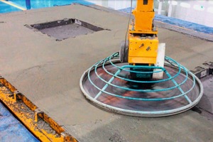  <div class="bildtext_en">The new factory near Bangkok is equipped with six power trowels and 24 smoothing stations for fine smoothing of the element surfaces</div> 