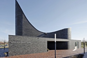  The new Church of St. Mary in Horumersiel-Schillig is situated right behind the dike 