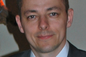  Dr. Dariusz Niedziela took up his studies in mathematics in 1997 at the Zielona Gora University in Poland. In 2002 he graduated in mathematics with a master’s degree. From 2003 to 2006 doctoral candidate at Fraunhofer Institute for Industrial Mathematics (ITWM) in Kaiserslautern/Germany. In 2006 PhD in mathematics at TU Kaiserslautern/Germany. Since April 2006 research associate at ITWM. 