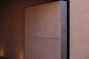  The heavy portal leads into a dark vestibule. Associations to a tomb situated in the Egyptian Valley of the Kings come to mind 