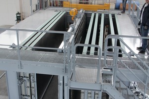  <div class="bildtext_en">The butterfly formwork is placed into the frame of the battery mold, next to the other maximum six butterfly formwork units</div> 