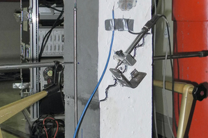  → 1 Shear-compression test specimen and diagram of the compression stress and joint inclination 