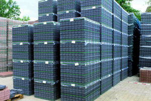  Transit load securement with strapping and protective sheeting 