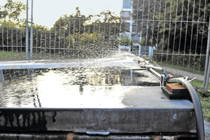  → 3 Sprinkler test for analyzing environmentally-friendly heat release by means of evaporation enthalpy (left)  