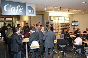  Im BFT-Café konnten sich die Gäste über das breite Zeitschriften- und Online-Angebot des Bauverlags informieren  