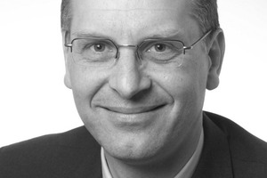  Prof. Dr.-Ing. Martin Empelmann(1963): 1988 Diplom an der RWTH Aachen, 1989 –1995 Wissenschaftlicher Mitarbeiter am Lehrstuhl und Institut für Massivbau an der RWTH Aachen, 1995 Promotion an der RWTH Aachen, 1996–2006 HOCHTIEF Construction AG. Seit 2006 Leitung Fachgebiet Massivbau am Institut für Baustoffe, Massivbau und Brandschutz und Vorstandsmitglied der MPA für Bauwesen in Braunschweig.m.empelmann@ibmb.tu-bs.de 