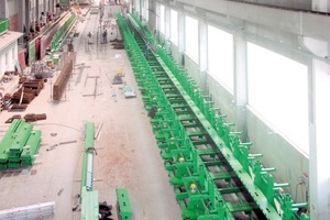  Fig. 1 Installation of the 72 m long base frame formwork by Avermann. 