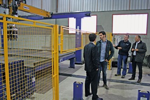  Managing director Hans-Jörg Vollert (right) and commissioning foreman Thomas Ziert personally visited the production line after only a few weeks in service 