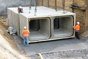  Kanalbaustelle mit Stahlbeton-Rahmenbauteilen  