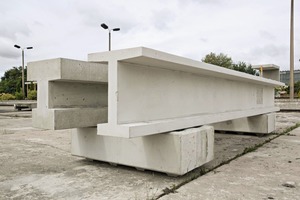  3Comparing a reinforced concrete beam (left) and carbon concrete beam (right) – ­production: ­Betonwerk Oschatz GmbH 