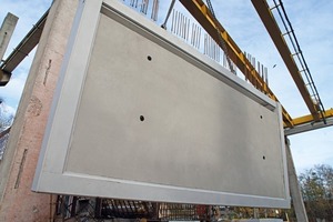  NOEliner Antirutsch-Strukturen machen Laufflächen auf Beton sicherer, wie z. B. bei dieser Balkonplatte mit NOEliner „Sand“ 