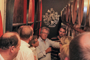  Eine Weinprobe gehörte zum Rahmenprogramm, bei dem die Verbandsmitglieder ihre Kontakte pflegen konnten  
