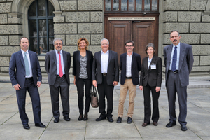  Die Referenten (v. l. n. r.): Peter Wellauer, Holcim (Schweiz) AG, Prof. Thomas Vogel, ETH Zürich, Dr. Carola Edvardsen, Cowi A/S, Dänemark, Bernhard Zindel, Logbau AG, Maienfeld, Prof. Dr. Guillaume Habert, ETH Zürich, Kerstin Wassmann, Holcim (Schweiz) AG, Dr. Peter Kunz, Eberhard Bau AG, Kloten 