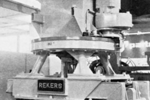  <div class="bildtext_en">Packaging unit for forming cubes of block at Rekers, Spelle</div> 