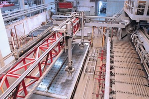  At the same time as the newbuild was erected, the outdated reinforcement production in the neighboring carrousel system for the production of lattice girder floors was replaced with a fully automated system. The Wire Center straightens, cuts and positions both reinforcing steel from coil and lattice girders 
