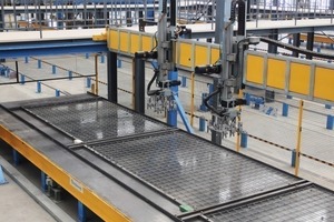  The robot places the lattice girders manufactured into the pallet in a fully automatic way 