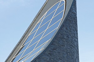  The spire should continuously ­project from the building without having a ­horizontal fascia. The only available option to achieve this goal was precast 