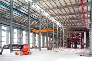  Fig. 4 The new storage build-ing shortly before its completion in April 2011. 