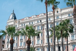  Abb. 1 Der Veranstaltungsort des BIBM Kongress 2011: Das&nbsp;berühmte Hotel Ritz ­Carlton in Cannes. 