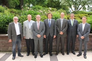  Vorstand und Geschäftsführung des Güteschutz Beton- und Fertigteilwerke Baden-Württemberg e. V. (v. l.): Wolfgang Rüger, Peter Klotzek, Steffen Patzschke, Wilfried Röser, Thomas Aicheler, Dr. Ulrich Lotz, Hans-Peter Bürkle 