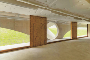  Grono school building with its load-bearing structure consisting of architectural concrete appearing in a light brown shade 