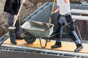  Schalungssteine von KLB-Klimaleichtblock eignen sich für vielfältige Bauprojekte. Trocken versetzt und mit Beton verfüllt ermöglichen sie wirtschaftliche Wände im Handumdrehen 