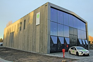  <div class="bildtext_en">The building of the ETA-Factory in Darmstadt. The building envelope in the area of roof and walls consists of precast concrete elements </div> 