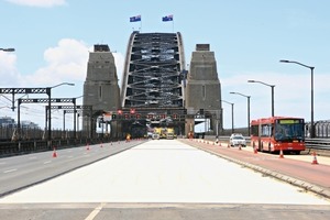  Die Abdichtung der Sydney Harbour Bridge in Australien erfolgte mit dem Flüssigkunststoff Sikalastic-841 ST 